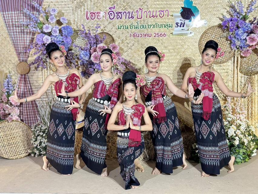 หาวงโปงลาง รับจ้างโปงลาง การแสดงอีสาน รำอีสาน รำเซิ้ง ดีดไห
