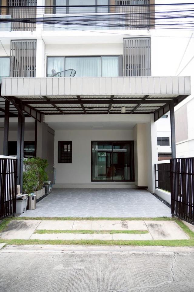 ให้เช่าทาวน์โฮม 3 ชั้น โครงการ The Terrace รามอินทรา 65 เฟอร์ครบ พร้อมเข้าอยู่ ทำเลดี ใกล้ MRT สายสีชมพู และทางด่วนเอกมัย-รามอินทรา 2