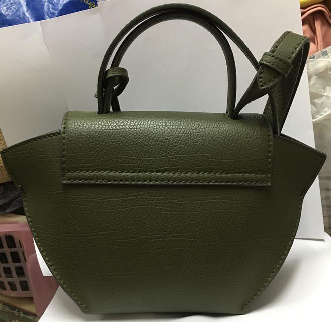 กระเป๋าสะพาย Charles & Keith แท้ 100%