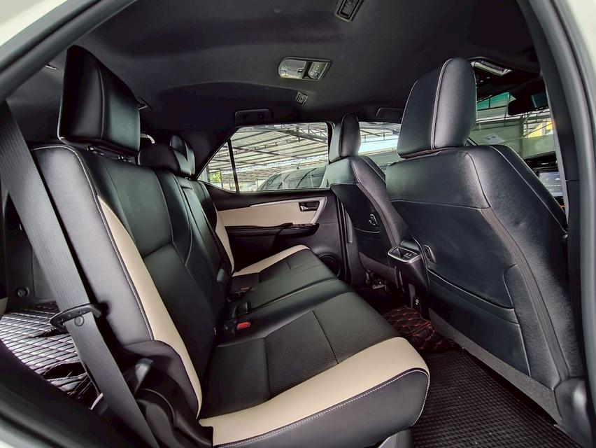 Toyota Legender 2.8 4WD ปี 2020จด2022 16