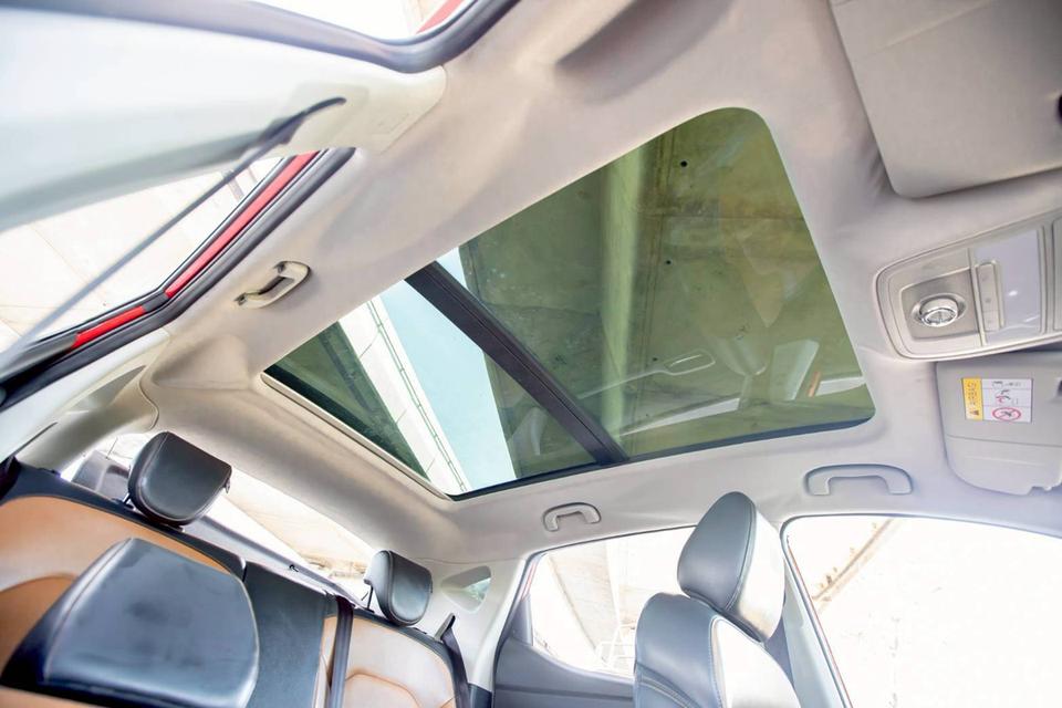 MG ZS 1.5 X ปี 2018 สีแดง มือเดียวป้ายแดง 16