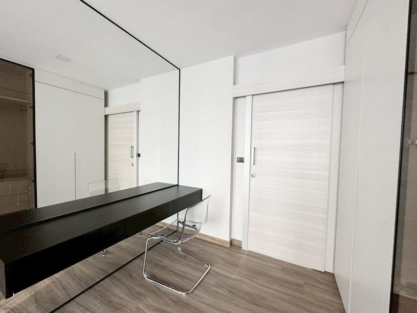 ให้เช่าทาวน์โฮม 4 ชั้น หลังมุม โครงการ พาทิโอ รัชโยธิน บ้านใหม่ อยู่ใจกลางย่านรัชโยธิน เข้า - ออกได้หลายทาง ตกแต่ง Build- In ทั้งหลัง 8