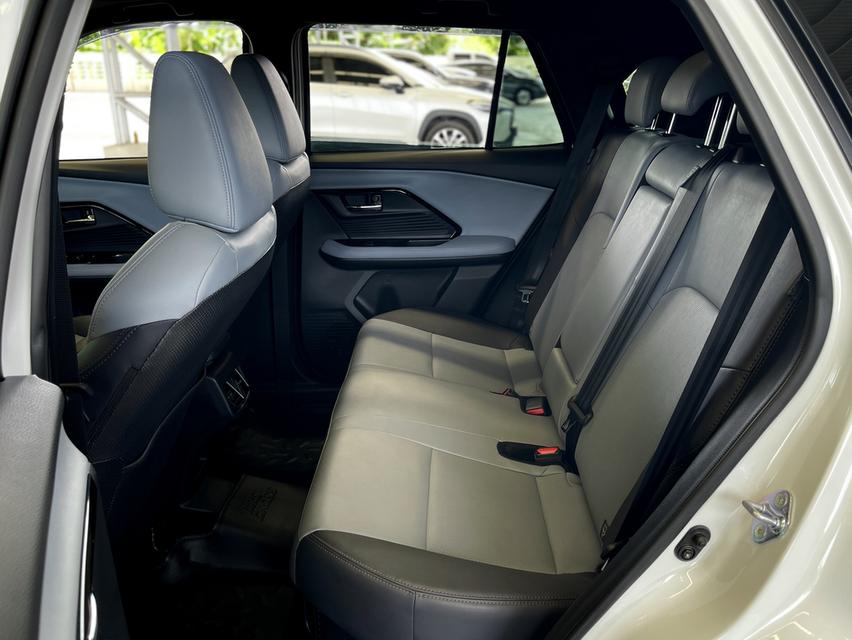 2024 Toyota Yaris Cross 1.5 HEV Premium Luxury สีขาว ไมล์ 7655 กม. 16
