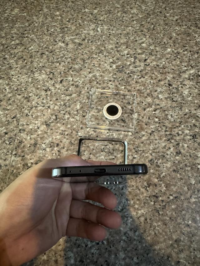 ขายๆๆถูกๆๆSamsungFlip5สีGray256กิ๊กสูนTrueสภาพสวยการใช้งานดีเยี่ยมทุกๆฟังชั่นเครื่องรีสโตได้ตลอดไม่มีติดแอคเค้าใดๆคับ ( จอขาวจั๊วๆจอไม่มีจุดดำไม่มีเส้ 4