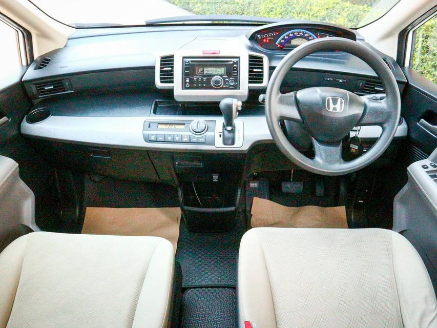 Honda Freed 1.5 SE ปี 2012 สีขาว 4
