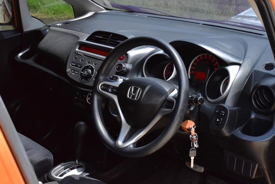 รหัสรถ PB5895 HONDA JAZZ 1.5SV 2011 เบนซิน