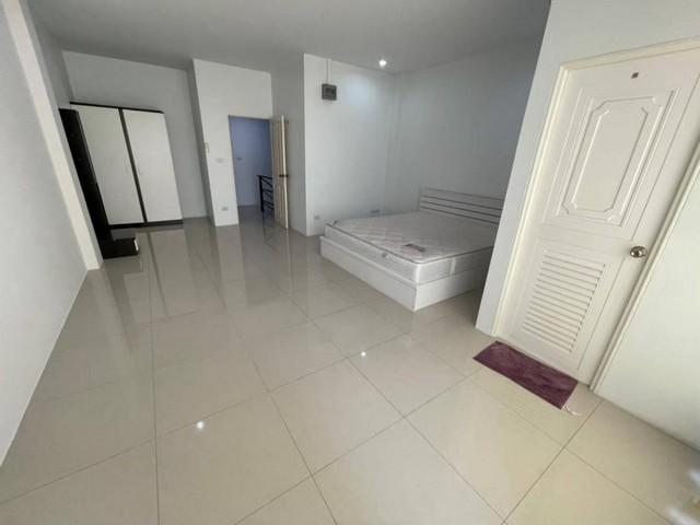 PB5966ให้เช่า ทาวน์โฮม 3ชั้น รีโนเวทใหม่ หมู่บ้านสัมมากร ซอยรามคำแหง110 เขตสะพานสูง ใกล้รถไฟฟ้าสายสีส้ม 11