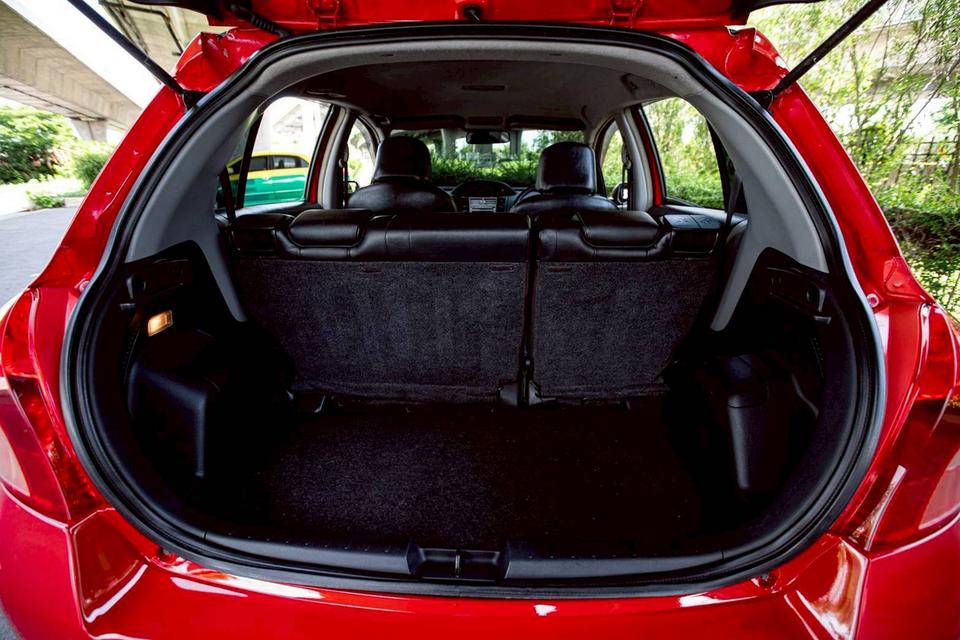 Toyota Yaris 1.2 J ปี 2006 สีแดง สวยสภาพดี  11