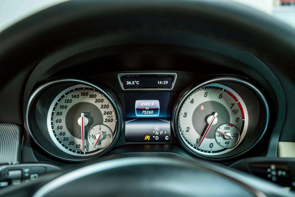 รหัสรถ NP5565 BENZ GLA200 URBAN ปีรถ : 2017 16