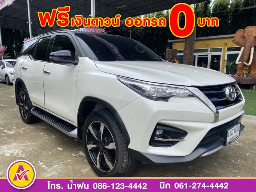 TOYOTA FORTUNER 2.8 TRD Sportivo Black Top 4WD ปี 2020 3