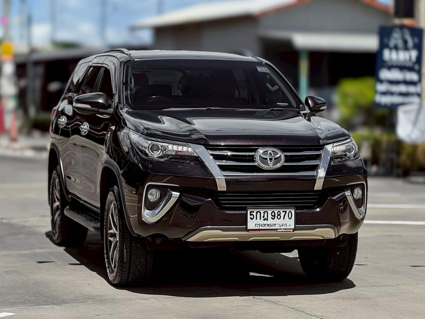 🚗 TOYOTA FORTUNER 2.8 V  ขับ4 เกียร์ออโต้ ปี 2016  ฟรีเงินดาวน์ รูปที่ 2