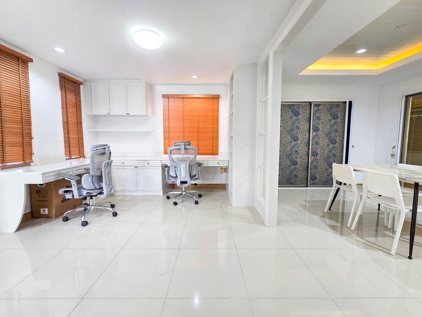 ให้เช่า บ้านเดี่ยว 2 ชั้น หมู่บ้าน เฮ้าส์ ออฟ เดอะ คานารี่ – สวนเสือศรีราชา บ้านสวย เฟอร์นิเจอร์บิ้วอิน พร้อมเครื่องใช้ไฟฟ้าครบ จอดรถได้ 2 คัน พร้อมเข 7