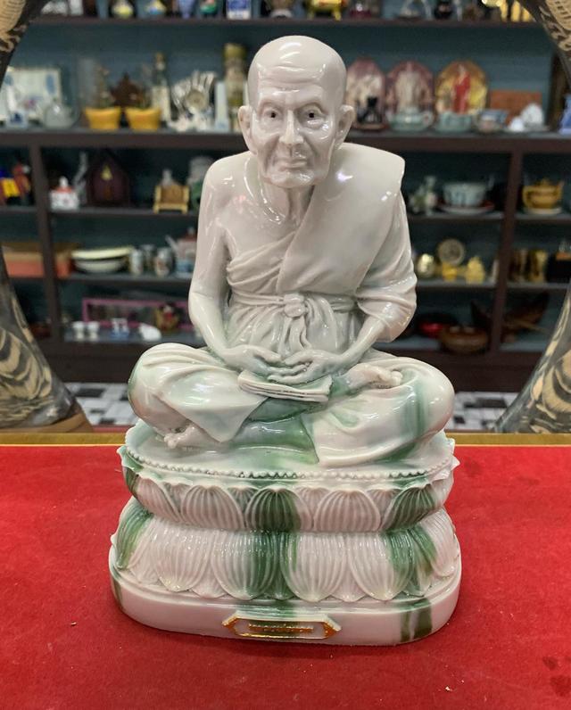หลวงปู่ทวดเนื้อเรซิน