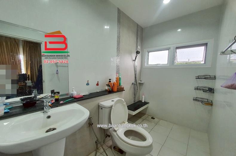  บ้านเดี่ยว หมู่บ้าน บุรีรมย์ คลอง 4 เนื้อที่ 63 ตรว. ใกล้รร.บีคอนเฮาส์ แย้มสอาดรังสิต ถนนไสวประชาราษฎร์ ตำบลลาดสวาย อำเภอลำลูกกา จังหวัดปทุมธานี 11