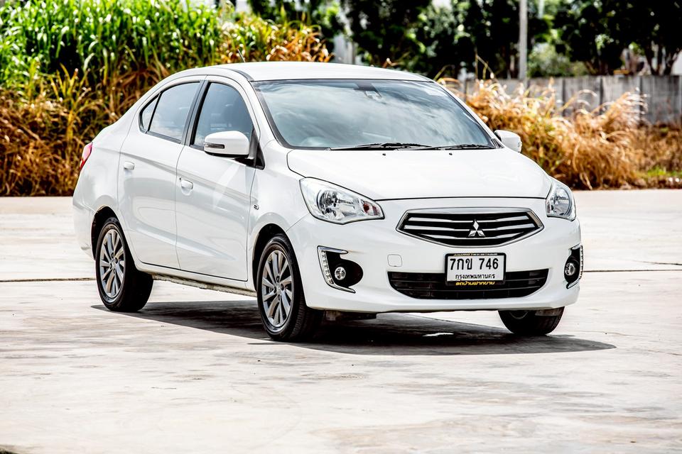 MITSUBISHI ATTRAGE 1.2 GLX สีขาว เกียร์ออโต้ ปี 2017