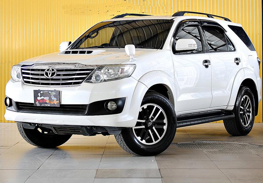 2014 Toyota Fortuner 3.0 V VN Turbo 2WD สีขาว เกียร์อัตโนมัติ 5 Speed สวยมาก ราคาคุยได้