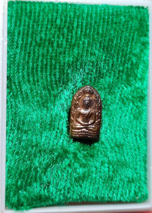พระปรกใบมะขาม