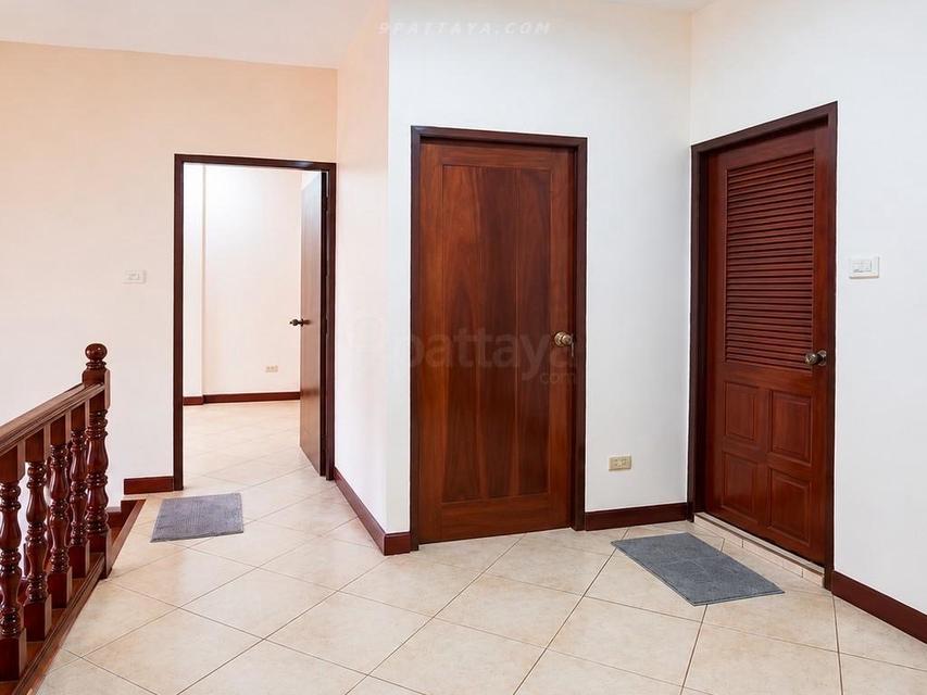 Urgent Sale — Detached House in Pong, Bang LamungDetached house for urgent sale in Pong, Bang Lamung. Spacious land plot with large parking area 9