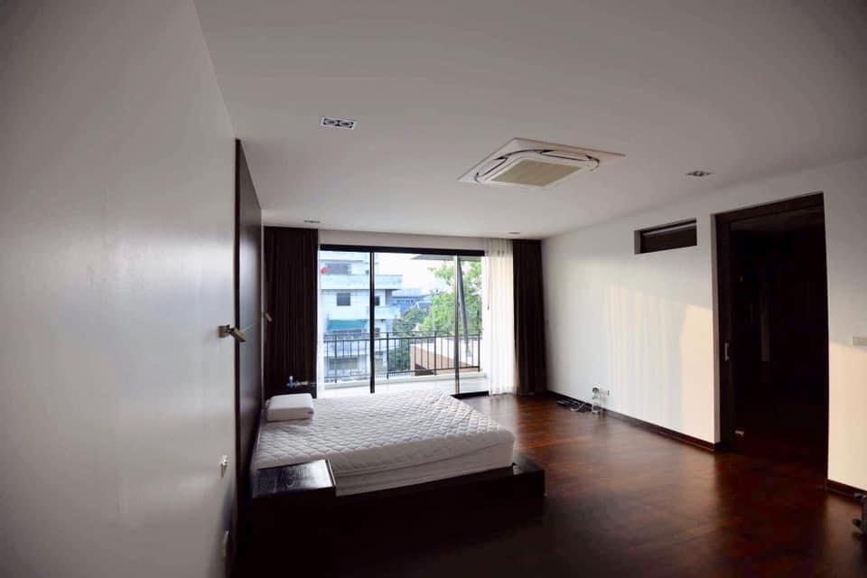 🏡 ให้เช่า บ้านเดี่ยวสไตล์โมเดิร์น พร้อมอยู่ ย่านรัชดา 18 4 ห้องนอน ตกแต่งครบทั้งหลัง มีห้องแม่บ้าน 5