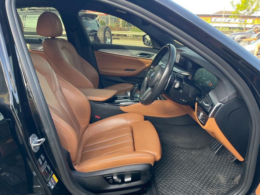 รหัสรถ KPV5632 2019 BMW 530e M-Sport 17