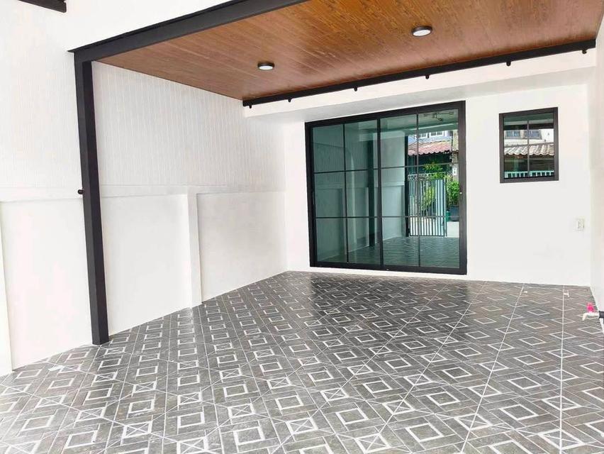 หมู่บ้านมิตรประชา  คลองถนน ใกล้เซ็นทรัลเวสเกต ทาวน์เฮาส์ 2 ชั้น  ตกแต่งใหม่ ติดถนนกาญจนาภิเษก 2