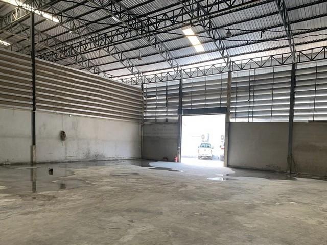 ให้เช่าโกดัง 580 ตรม. พร้อมออฟฟิศ ซอยนวลจันทร์ 21 ห้องน้ำในตัว รถเทรลเลอร์เข้าออกได้ ใกล้เลียบด่วน ใกล้ BTS รามอินทรา ก. 2