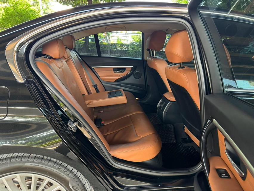 2018 BMW 320d LUXURY F30 ฟรีดาวน์รถสวยจัดมือเดียว รูปที่ 9