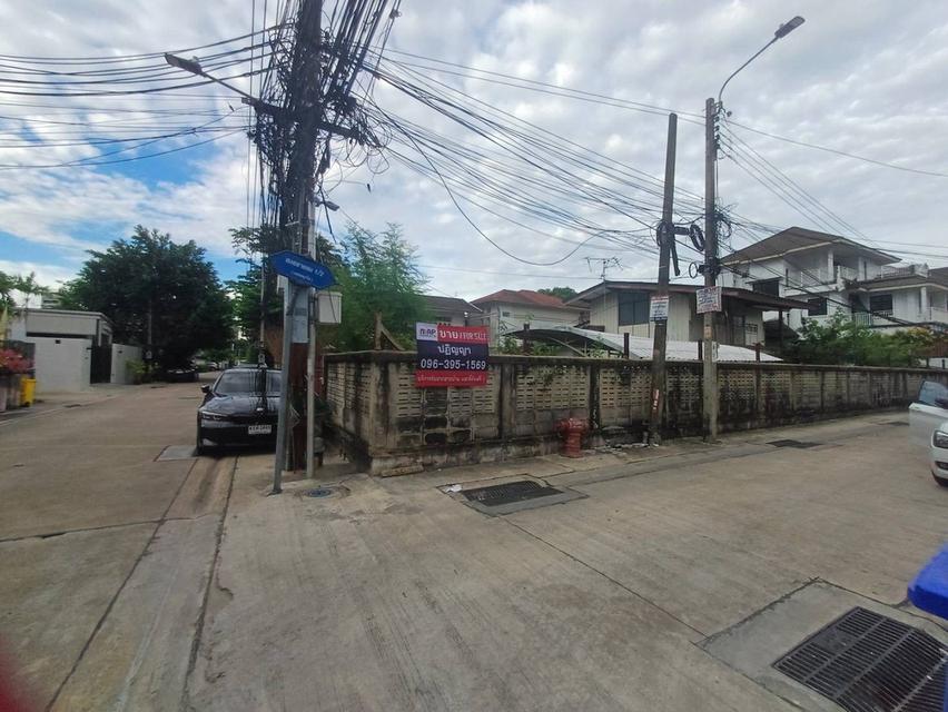 ที่ดินพร้อมสิ่งปลูกสร้างใจกลางกรุง พหลโยธินซอย 8 เดินทางสะดวกเข้าออกได้หลายทาง 8