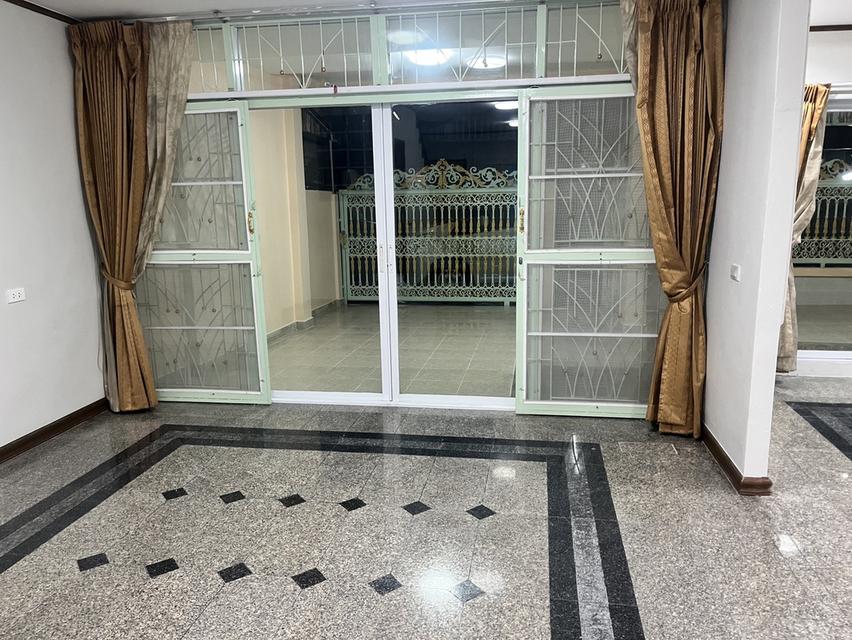 ขายทาวน์เฮ้าส์ 3 ชั้น 2 หลังทะลุกันหมู่บ้านสินทวีสวนธน 1 6