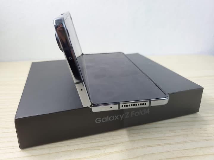 Galaxy Z Fold 4 มือสอง มีตำหนิเล็กน้อย 8