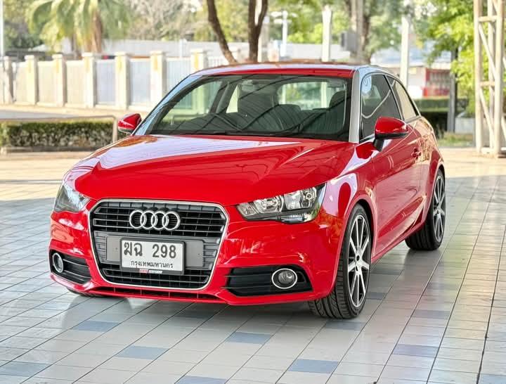 AUDI A1 สีแดง