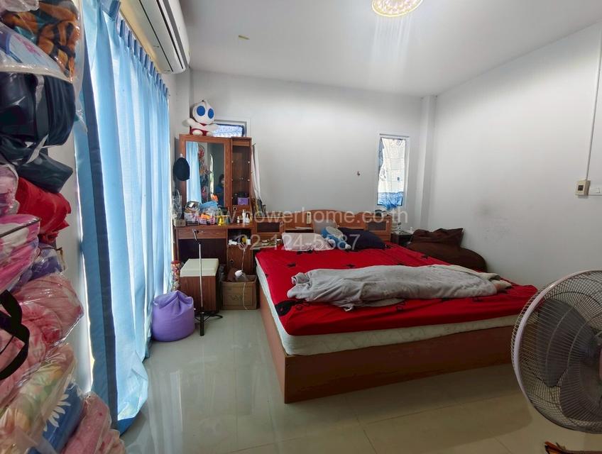 หมู่บ้านอู่ทองเพลส 6 ซอยเปียร์นนท์ ใกล้ตลาดเปียร์นนท์ ถนนลำลูกกา ต.คูคต อ.ลำลูกกา จ. ปทุมธานี 13