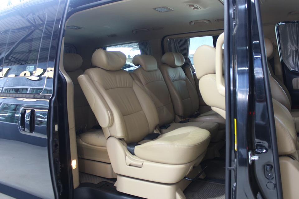 รหัสรถ JRS3187 🚐✨ HYUNDAI H-1 ปี 2017 สีดำสุดหรู สภาพพร้อมใช้ รูปที่ 10