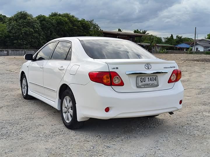 Toyota Corolla Altis สีขาว 4