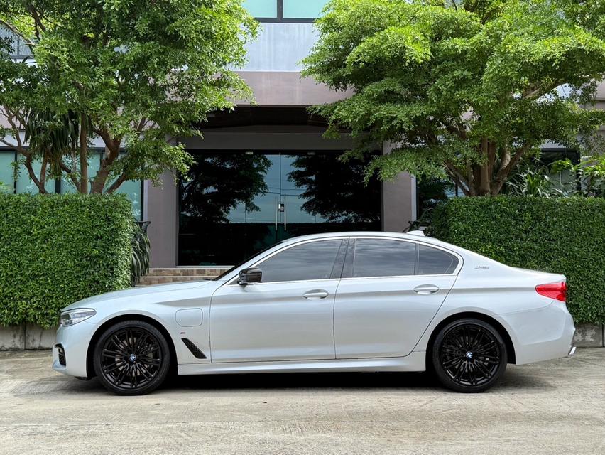 2020 BMW 530e G30 SPORTLINE รถมือเดียว 8X,XXX กม สภาพเหมือนรถใหม่ รถเข้าศูนย์ตรงระยะ ไม่เคยมีอุบัติเหตุครับ 5