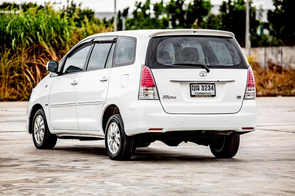 Toyota INNOVA 2.0V AT ปี 2011 สีขาว รุ่นท๊อปสุด 8