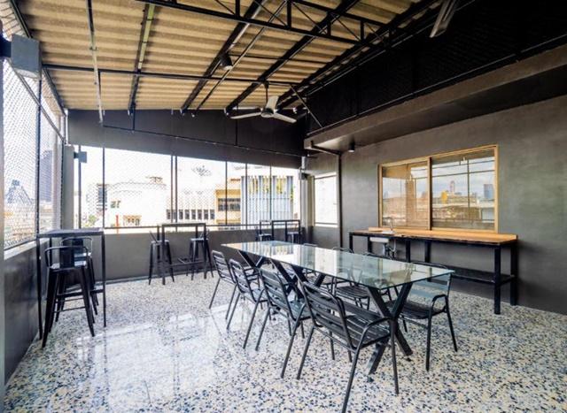 BTSราชปรารภ 900ม. อาคาร Hostel Airbnb 3.5ชั้น 5คูหา ตลาดประตูน้ำ 800 ม 20นอน 20น้ำ 81ตร.วา. 981 ตร.ม. ซ.เพชรบุรี 12-17 พ