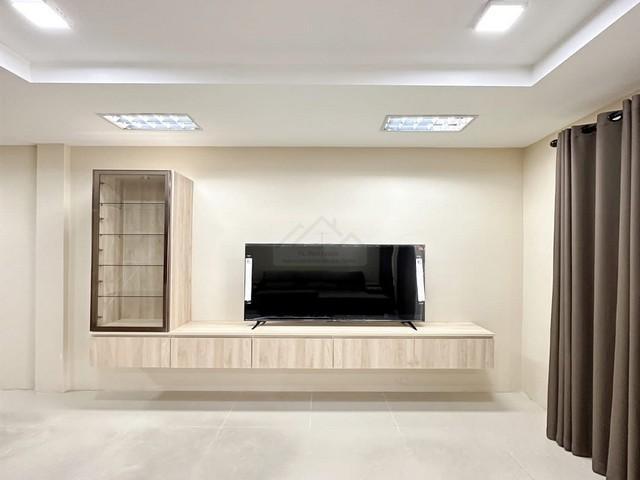 ให้เช่าทาวโฮม 3 ชั้น หมู่บ้าน ธนาภิรมย์ ศรีนครินทร์-วงแหวน Tanapirom Srinakarin – Wongwaen ใกล้โลตัส ศรีนครินทร์ 100 เมตร ถนนศรีนครินทร์ 2