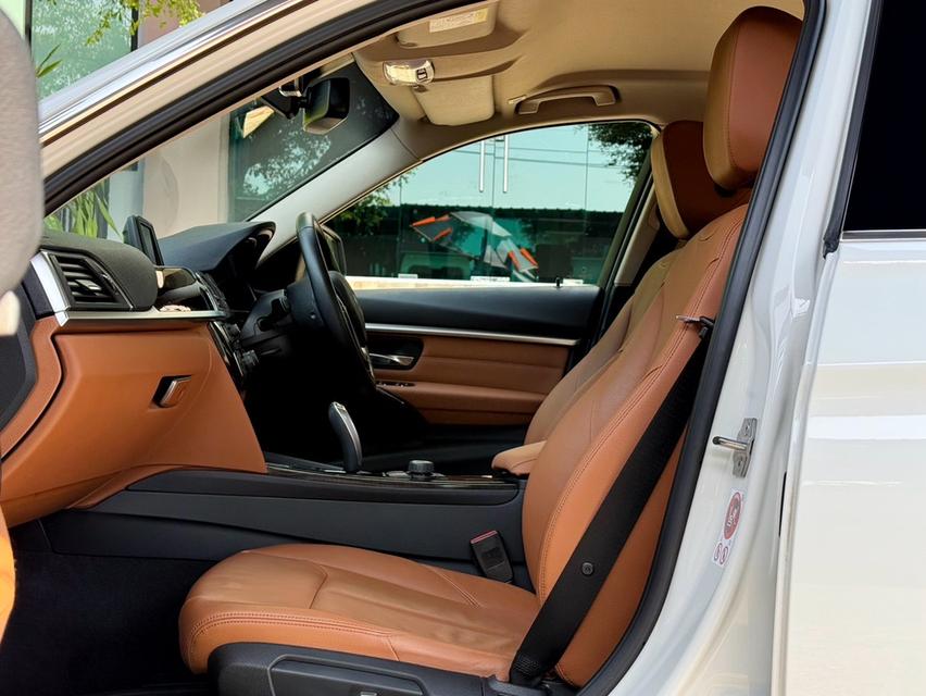 2017 BMW 320D LCI รถมือเดียวออกป้ายแดง รถวิ่งน้อย เข้าศูนย์ทุกระยะ รถไม่เคยมีอุบัติเหตุครับ 13