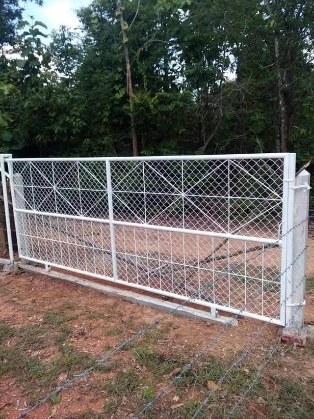 ที่รอออกเอกสารสิทธิ์7ไร่1งาน72ตารางวายกแปลง 220,000บาท​ ล้อมรั้วลวดหนามเรียบร้อย ติดถนนสาธารณะ 2ด้าน  มีต้นลำใยต้นมะม่วง ไผ่ มะพร้าว ต้นสัก ต้นมะขาม 1