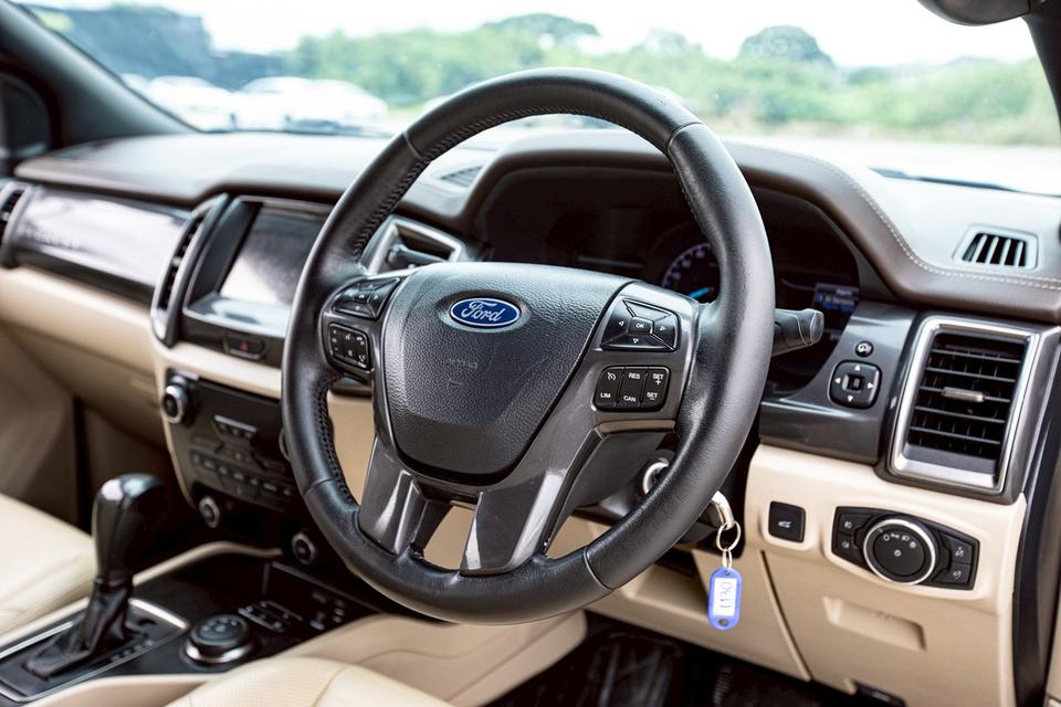 Ford Everest 3.2 Titanium+ 4WD ปี 2015 สีฟ้า  15