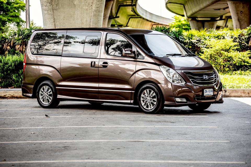 Hyundai H-1 ELITE 2.5 ดีเซล ปี 2014 สีน้ำตาล มือเดียวป้ายแดง  4