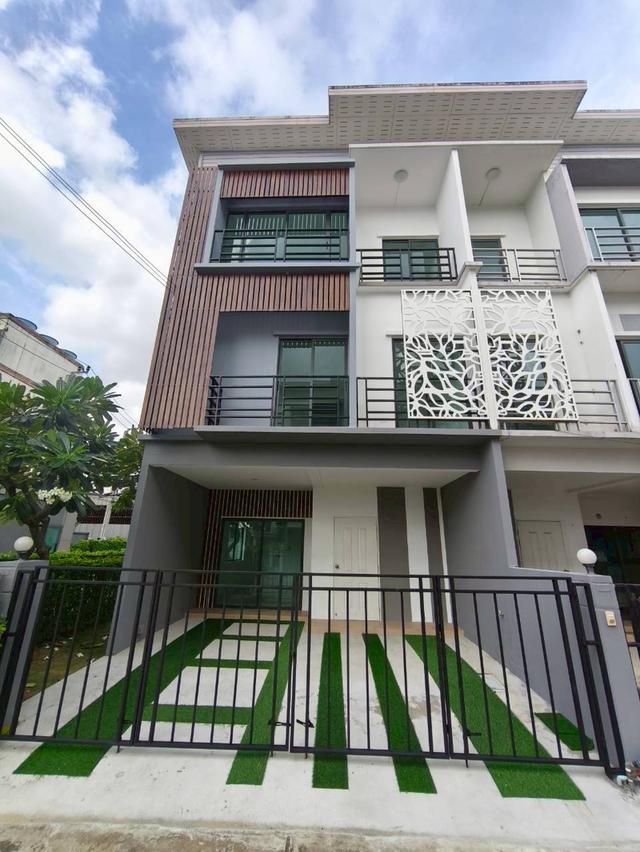 แอทไนซ์ วัชรพล 9 - ทาวน์โฮม 3 ชั้น พร้อมอยู่ ใกล้รถไฟฟ้า
