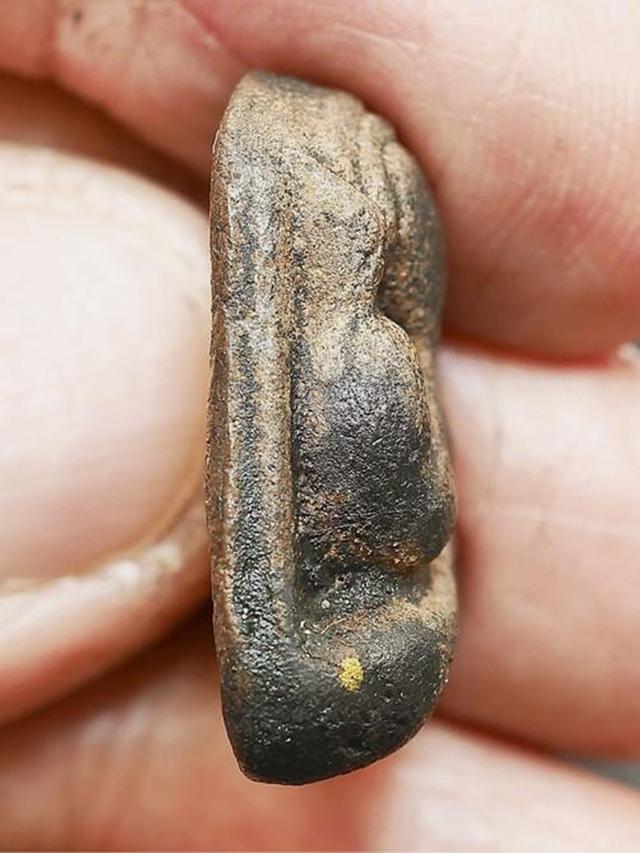 พระปิดตา หลวงพ่อแก้ว วัดเครือวัลย์ พิมพ์กลาง หลังเรียบ...เก่าๆ เดิมๆ สวยแชมป์ 8