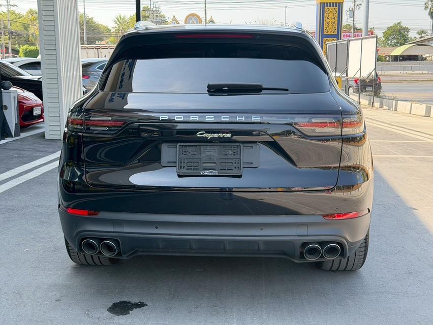 รหัสรถ KPV53 2021 Porsche Cayenne E-Hybrid SUV สีดำ ภายในแดง รูปที่ 18