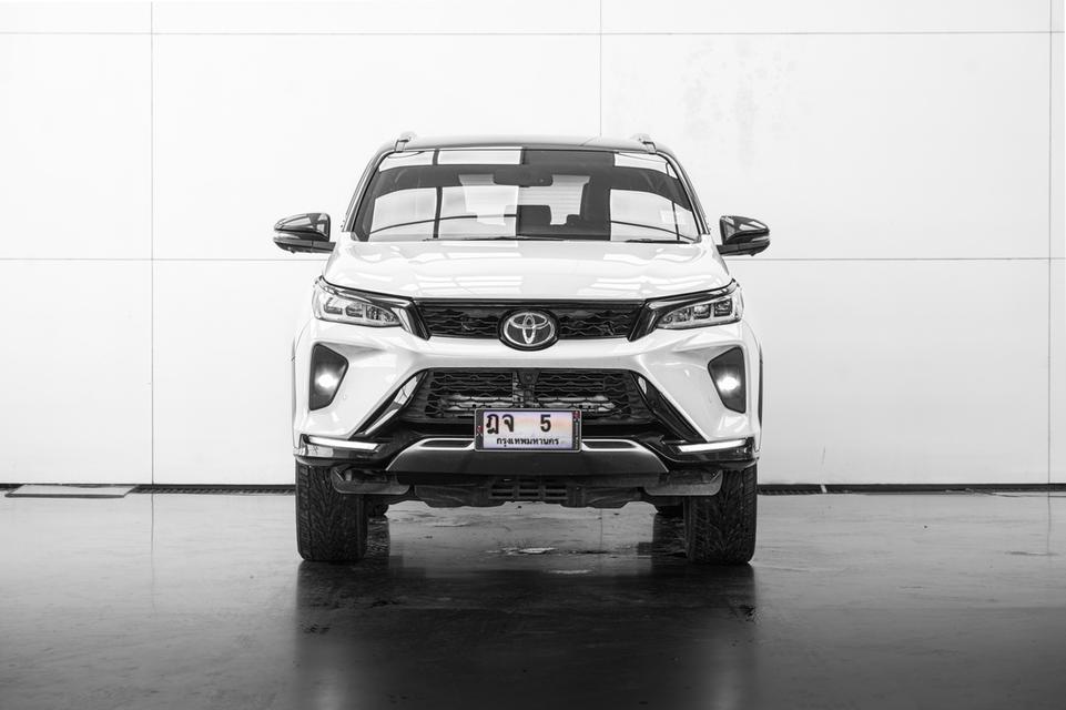2020 TOYOTA FORTUNER 2.4 Legender 2WD (BLACKTOP) SUV สีขาว-ดำ เลขไมล์ 89220 กม.