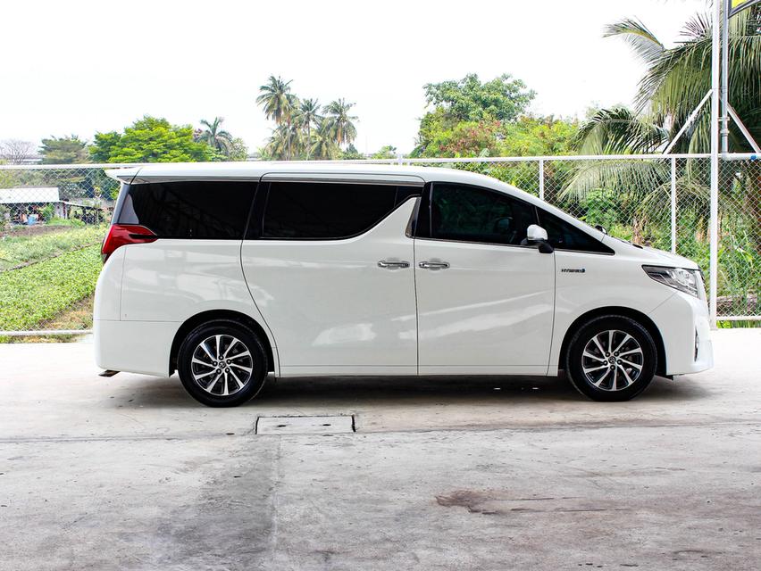 TOYOTA ALPHARD 2.5 HYBRID G ปี 2015 โฉม ปี 15-23 รถศูนย์ TOYOTA Thailand รถครอบครัว นั่งสบาย ขับขี่สนุก เบนซิน + ไฟฟ้า สีขาว ไมล์เพียง 121,155 km. 4