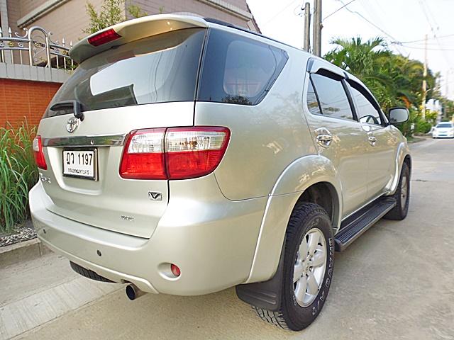 2010 TOYOTA FORTUNER 3.0V เครื่องVGS TURBO ออโต้ ดีเซล รถบ้านสวยจัดน๊อตไม่ขยับ เจ้าของขายเอง ซื้อสดไม่มีVAT  4