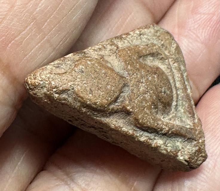 พระนางพญาพิมพ์เข่าโค้งพระผ่านการใช้ เนื้อแห้งแต่นุ่มมีธรรมชาติความเก่า รูปที่ 6