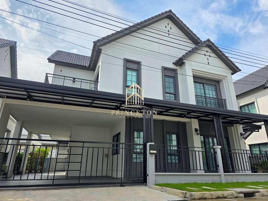 Luxury 2-Storey Home Centro Bangna 2